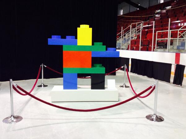 FLLOpen's tweet photo. Only in Canada, you willl find a giant Inukshuk @FIRSTweets @firstlegoleague http://t.co/4yU3TvTYrL