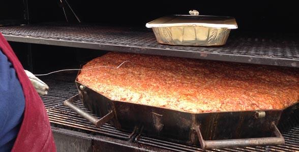 brownfield's tweet photo. Vinnys BBQ in Dakota City cooks the Worlds Largest pork burger -310 pounds!- #NPPCWPX #WPX14 http://t.co/3kPFhGZ3TA