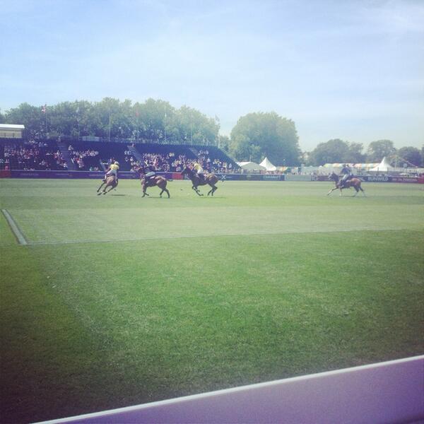 gevlar111's tweet image. Loving a Friday polo in the park with @Alz85 #wine #horses #flyingballs