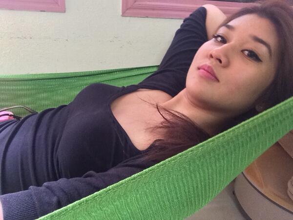 juli3ly's tweet photo. Just chilling on dee hammock :) #vietnam http://t.co/m3VS8Geb6N