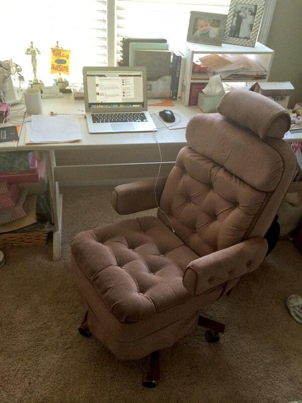 robinjlong's tweet image. My dad gave me an @ExplorerVan chair for my new home office! #bestdadever #nonapping #workfromhome