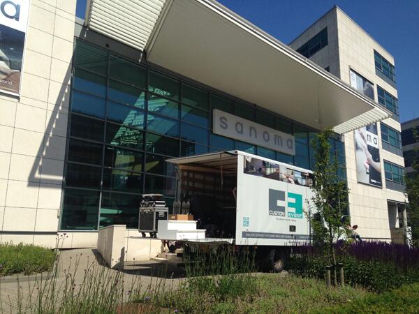 custom_event's tweet photo. Opbouw geheime klus voor Sanoma i.o.v. Pro Systems International.... :-) http://t.co/PtdG2GglRW