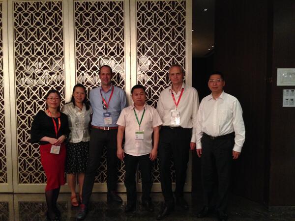 DisaSolar's tweet photo. Les dirigeants fondateurs de @DisaSolar en Chine à l'occasion du SNEC #business #WORLDWIDE #China #solar #networking http://t.co/zsT9YAZref