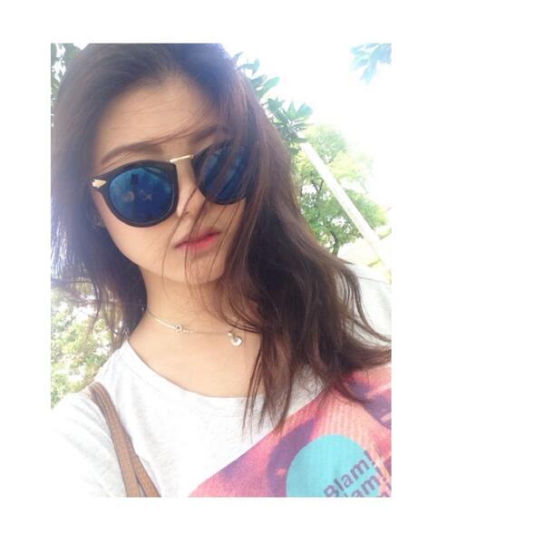 thisisjanicanam's tweet photo. Mahangin sa labas haha! Lol #simpleshirt β€ http://t.co/Zu07YQyVmF