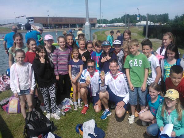 Goldens boys <a href="/EtienneStott/">Etienne Stott MBE 🌍</a> &amp; <a href="/timbaillie/">Tim Baillie</a> enjoying sun doing @GBcanoeing proud by signing autographs at <a href="/LeeValleyWWC/">LeeValleyWhiteWater</a>