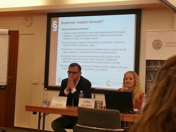 rozanek's tweet photo. Expremiér Nečas na mediální konferenci. Promluví v bloku o soukromí veřejně činných osob. #regulacemedii http://t.co/INjSvdy5qj