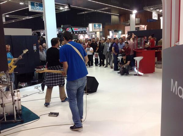 int_metal's tweet photo. Delteco llena su stand con rock&amp;broll #BIEMH2014 http://t.co/r5CIzCvFzQ