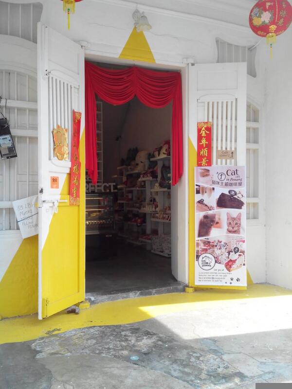 idbcpr's tweet photo. RT @olenp: Purrfect, cat cafe di Muntri, Penang. Tag dulu pasangan penggemar kucing @puteriih @catperku #PenangTrip http://t.co/57in11LE6m