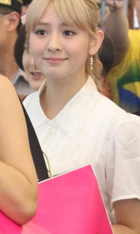 ふじいみのリ 3番に推している菅谷梨沙子ちゃん のコンディションが非常に良い時 素材がズバ抜けてよすぎるのに自ら台無しにするかのようなアイメイクと派手な髪型 キメ困り顏 ただただ手を抜いて化粧を薄くしてくれれば最高美少女になるのである