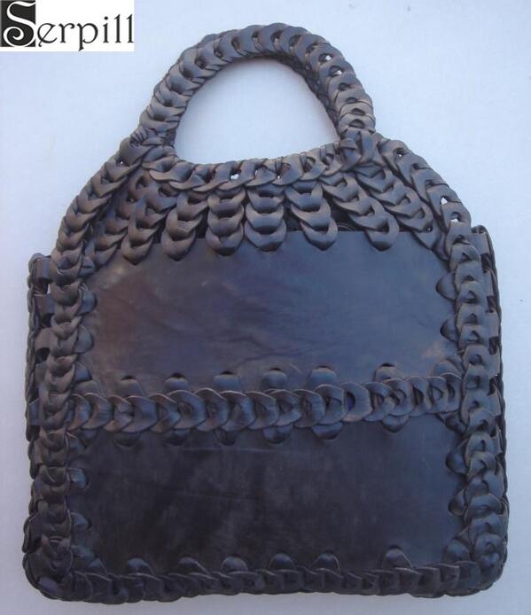 Bodrum'da yurt dışı müşterilerimizin ilgi gösterdiği dana derisi el yapımı modelimiz.. serpill.com