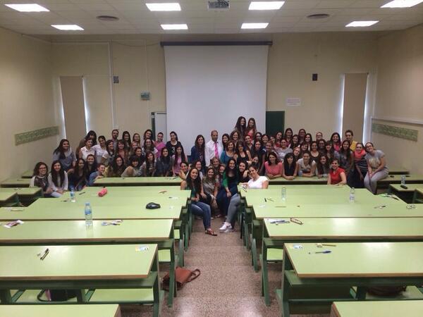 AnaAmador90's tweet photo. Todos los profesores iguales.. #FawzyTeQueremos http://t.co/v5IzxjxHdG