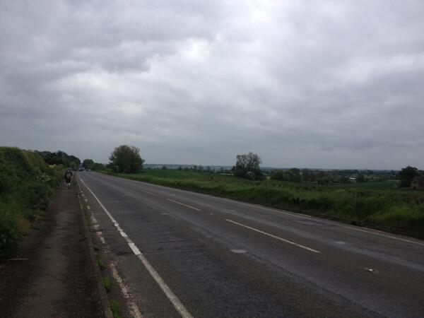 BigWalkToWork's tweet image. We set off on the 8th day. Although cloudy, the British countryside looked amazing .