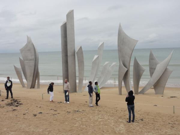 tombrenn's tweet photo. Omaha Beach #DDay http://t.co/hV5nBSL4wh