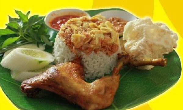 laperbro's tweet photo. Referensi Menu baru dari http://t.co/nhqd1FzgLj. Nasi Uduk Monalisa skg sdah bsa di delivery lho. 
#New #food #Dinner http://t.co/khUZuobVz5