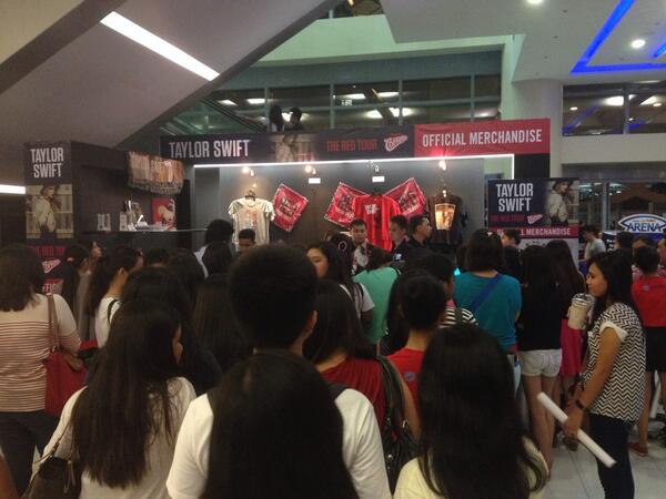 hello15750250's tweet image. &quot;@tswiftph: The booths in the @MOAArena lobby! #REDTourMNL #SpinnrTaylorSwift http://t.co/OfKInUMDBm&quot;