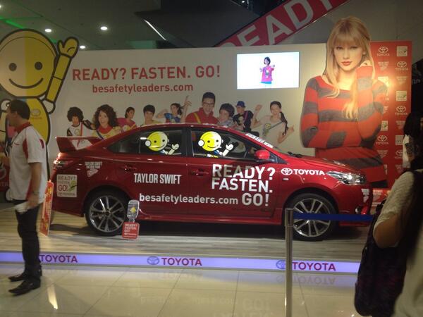 hello15750250's tweet image. &quot;@tswiftph: The booths in the @MOAArena lobby! #REDTourMNL #SpinnrTaylorSwift http://t.co/OfKInUMDBm&quot;