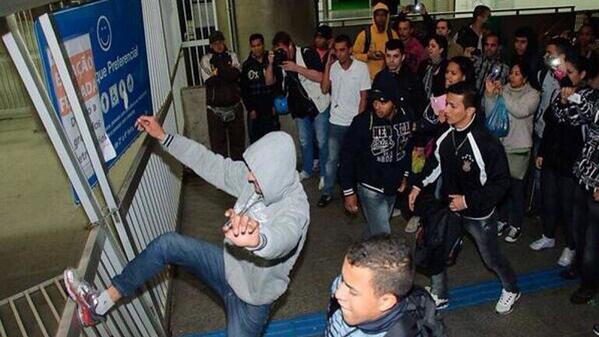 fersch_4's tweet photo. La huelga del metro en São Paulo http://t.co/Ed0R3y4Tw8