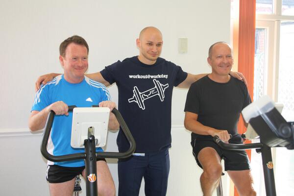 nhsswft's tweet image. It was all smiles as #SWFTceo &amp;amp; @ChrisWhite_MP started their virtual cycling challenge for @thecsp&apos;s #workoutatwork.