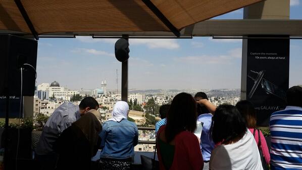 SamsungLevant's tweet image. Everyone started to #KaptureJo! #KZoom #jo