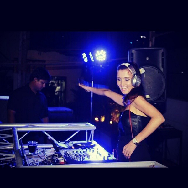 Inspiron_events's tweet photo. #Pune#1Lounge#JuliaBliss#InspironEvents#After8Events#AwsomeFuckingNight#BestGig#LeafEntertainment#
#Escapeland# http://t.co/OkWgHX8XgL