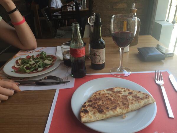 Simasrossos's tweet photo. Como se lo ha currado la cazu. Italiano con las vistas al Miguelete. Sorpreson. Gracias @Lorena_Fortea http://t.co/4qCiBCjwtf