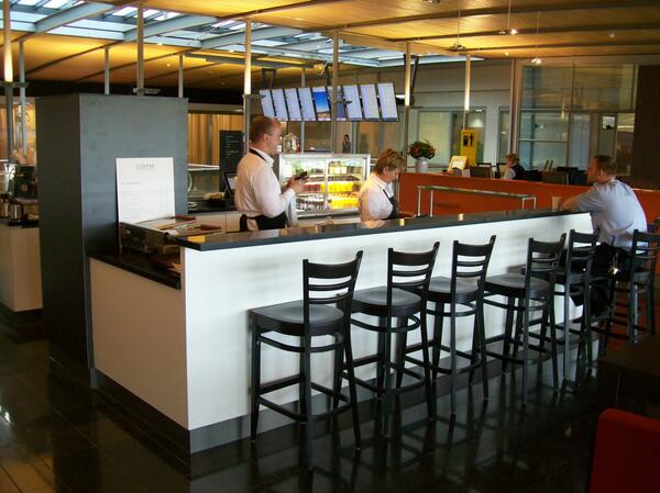 Een mooie coffee corner geplaatst op schiphol!