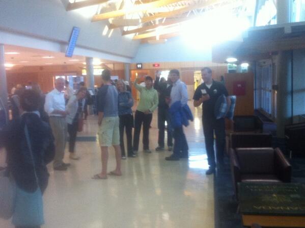 vcrcjrrow's tweet photo. Parents and alumni saying goodbye to athletes on way to jnt selection! http://t.co/yhP3UM9IUX