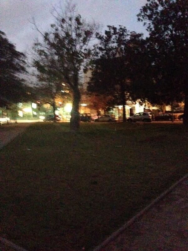 Jimenatalia1's tweet photo. Así estaba la plaza las lilas de @Muni_provi pasadas las 6 de la tarde ayer, nos tuvimos que ir por la falta de luz http://t.co/sxLCz0hkJj