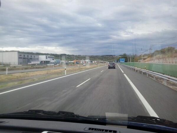 Gayoso conduciendo = discos horribles de Frusciante sonando. Hoy León :)