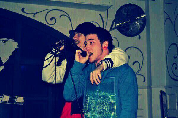 BlakeGC's tweet photo. Felicidades @kaze_cartagena  cumple más y sigue asi dentro,y fuera del escenario,se te echa de menos http://t.co/Fm7p9RtwD5