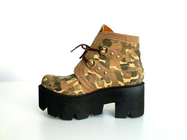 tikamoda's tweet photo. Preparate para la guerra....
#moda #zapatos #viernes http://t.co/kcdkFGJGRk