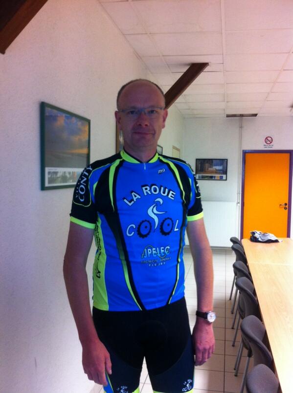 vttlarouecool's tweet photo. Bertrand à l'inauguration de nos maillots avec nos sponsors http://t.co/gbqWKr0Az2