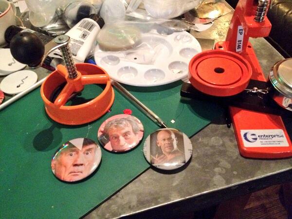 missbelluk's tweet image. Making badges! And more gin... @EtsyUK #craftparty #etsycraftparty @NottsEtsyParty