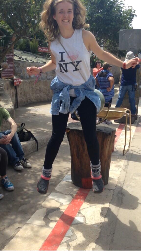 caityallisonnn's tweet image. Classic tourist pic #equatorline