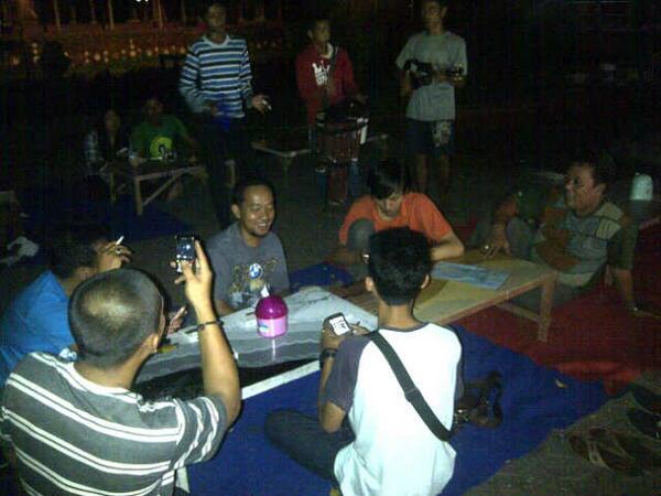 Nongkrong d keraton kasepuhan <a href="/cirebon/">cirebon</a>