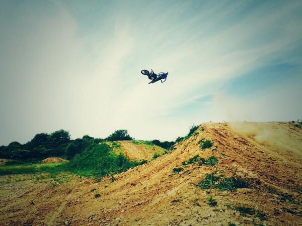 SamLowes22's tweet photo. Good morning at gym then bit of riding with @tommysearle100 @eddie_large1 no guessing which one of us this is.... http://t.co/oeEK0NtJbV