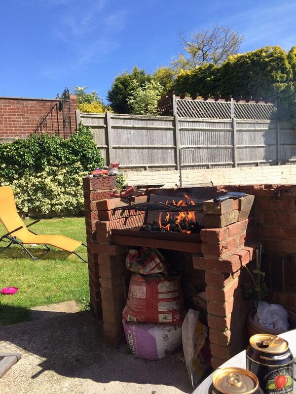 DanielleDaubney's tweet photo. BBQ for rebecs bday 🎉 http://t.co/qyCoWQX3IC