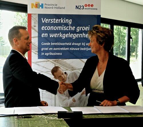 Mijlpaal:contractondertekening N23 @Westfrisiaweg <a href="/Elisabeth_Post/">Elisabeth Post</a> <a href="/ProvincieNH/">Noord-Holland</a> en René Laan @HeijmansNL
