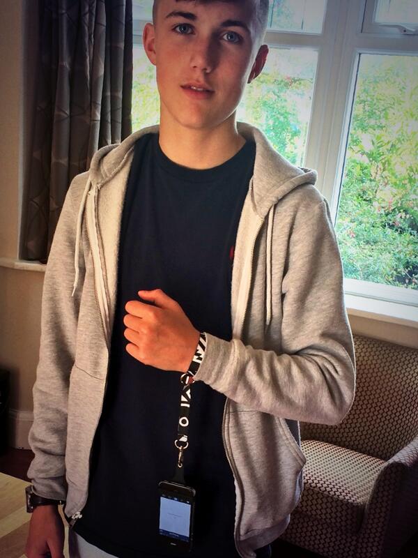 RufusCarter's tweet image. The ultimate festival accessory the "Wristee" from the innovators at @mybunjee @izzygrey #PhoneSafe #RaveSafe