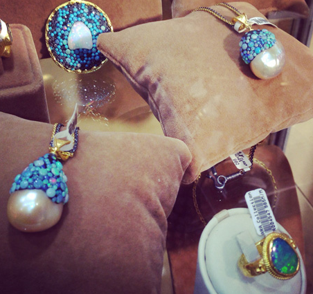 JCKMagazine's tweet photo. 25 photo highlights from @jenniferheebner 's Jewelry Week experience: http://t.co/plivh4ucP5 #JCKLasVegas #JCK2014 http://t.co/aruWuvrMtK