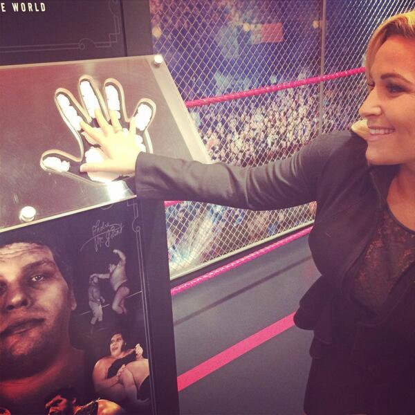 Nattiebynature Ar Twitter Comparing Hand Sizes With Andre The Giant At Wwe Headquarters Http T Co 9xctenxswx