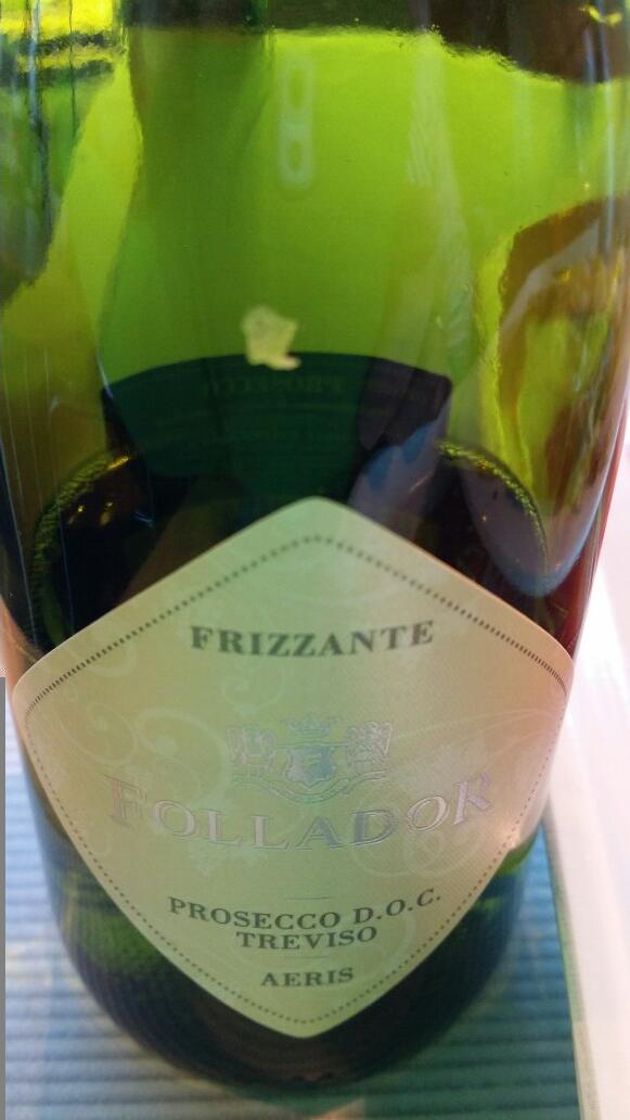 jlll40's tweet photo. Siempre que me tomo un vinito en wl aeropuerto de amsterdam veo una botella de esa marca. http://t.co/xgY2tMVvUJ