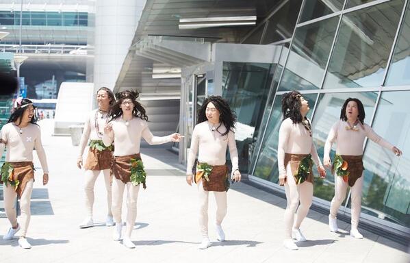 [경보 발령] 서울 한복판에 나타난 아마존 원주민! 매우 배고픈 상태로 한껏 예민한 상태이며 시도 때도 없이 수렵 채집을 시도하려 하니 주의하시기 바랍니다 6월 7일 토요일 6시 25분 그 정체를 확인하세요!!