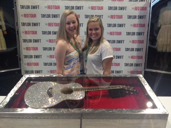 peytonelise16's tweet image. Cma fest with @JordanTaylor07 #SwiftBoothCMA