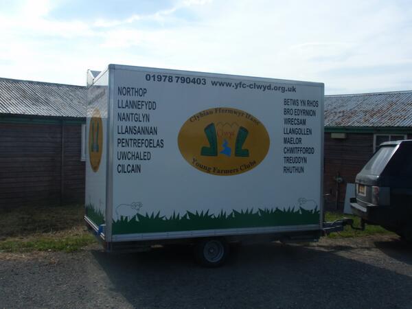 Trelar yn barod i fynd i ddiwrnod agored Llysfasi
Trailer is ready to go to Llysfasi open day
Dewch i'n gweld
Come an