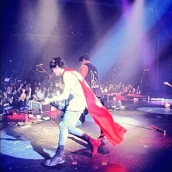 5SOS's tweet image. Flashback to our last headline tour! So many good memories :) lol xx