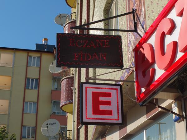 01LEDSAN's tweet photo. Eczane Fidan'a çift Taraflı 60*60 E tabelası ve tek taraflı 96*48 P10 panel yaptık #Elazığ Referans http://t.co/Og0ApiZWC0