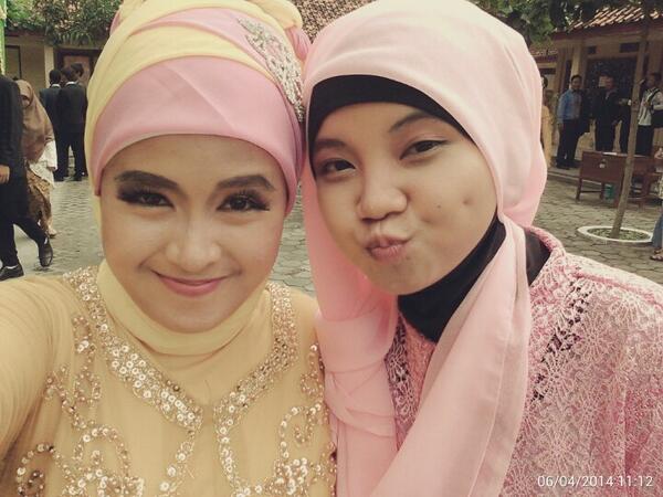 menul23's tweet photo. Sama kembar @HestyMahanani {} http://t.co/YAmpG7iFKU