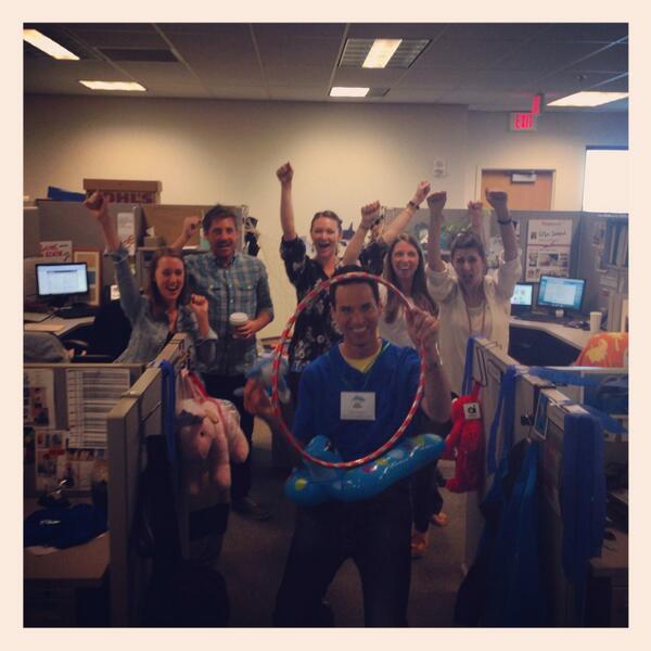 DarcyPatterson's tweet photo. He trains interns AND dolphins! Best manager award. #kohlsinterns http://t.co/WGnQUJAIxa