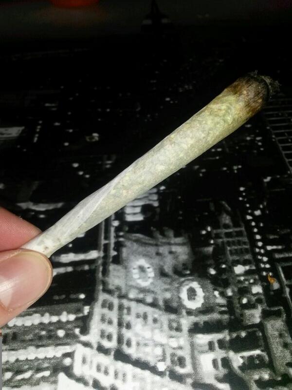 CBDCLUB's tweet photo. Menu de dia:
Juanita la lagrimosa
Black water
Reina madre
Chem 91
OG Kush
Chocolope
Blueberry...
Menuda cata! http://t.co/pU8GcQZpGr